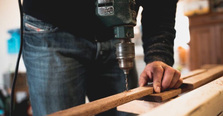 Træværk og traditioner: Tømrerarbejde i Støvring